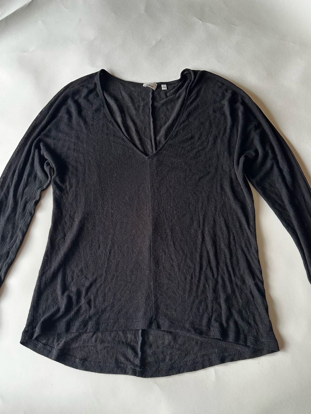Aritzia Wilfred Dark Gray/ Black V-Neck‎ Long Sleeve Top | Size S